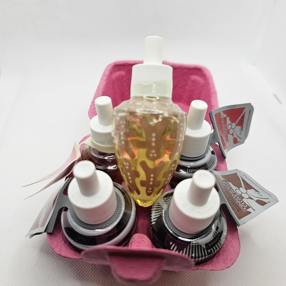 ⭐️40% Off⭐️ Bath & Body Works Wallflower Refill Holiday Scents Bundle of 5 - Picture 1 of 6